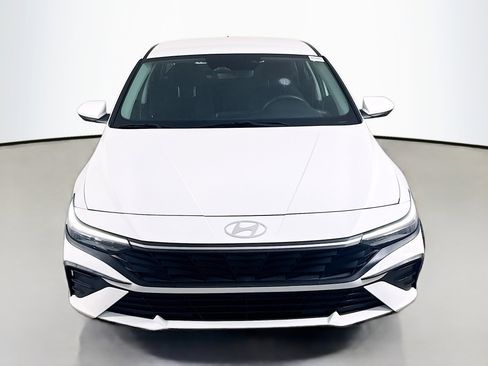 Used 2024 Hyundai Elantra SEL FWD image 2