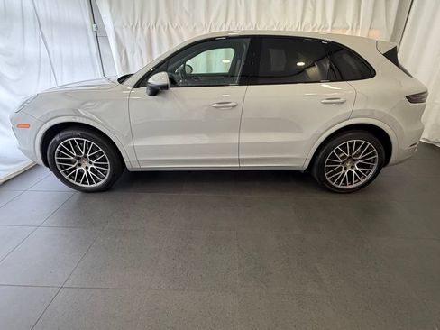 Certified 2023 Porsche Cayenne Platinum Edition AWD/4WD image 2
