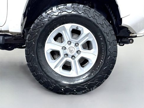 Used 2016 Toyota Tacoma SR AWD/4WD image 48
