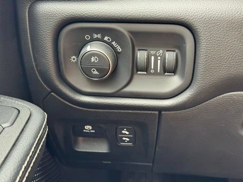 New 2026 RAM 1500 Laramie AWD/4WD image 33