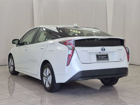 Used 2016 Toyota Prius Two FWD image 6