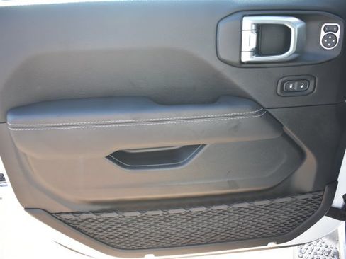 Used 2021 Jeep Wrangler Unlimited Sahara w/ Safety Group AWD/4WD image 12
