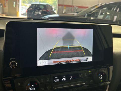 Used 2025 Toyota Grand Highlander AWD image 19