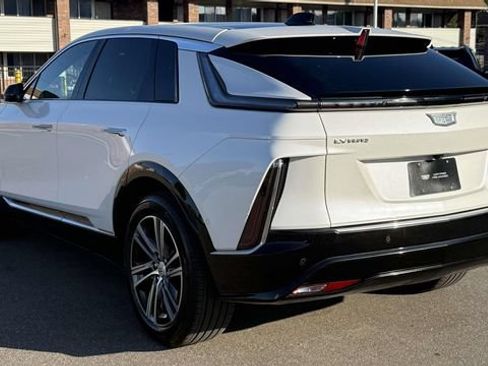 Certified 2024 Cadillac Lyriq Luxury AWD/4WD image 8