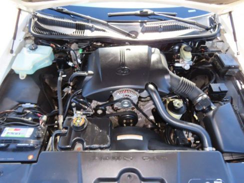 Used 2000 Lincoln Town Car Signature image 30