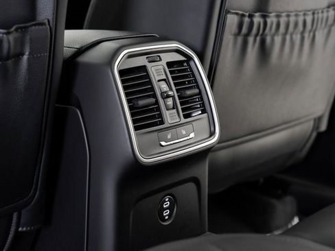 Used 2025 Porsche Macan image 26