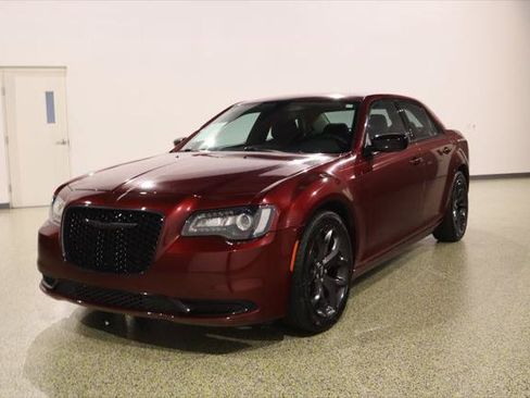 Used 2022 Chrysler 300 Touring w/ Sport Appearance Package RWD image 4