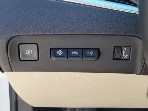 Used 2023 Buick Enclave Avenir w/ Avenir Technology Package image 22