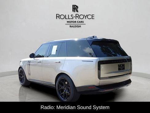 Used 2023 Land Rover Range Rover SE image 3