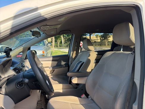 Used 2014 Honda Odyssey LX image 8