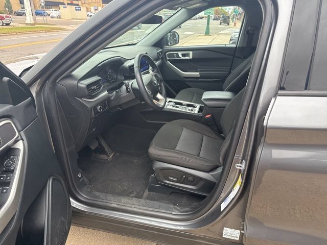 Used 2023 Ford Explorer XLT AWD/4WD image 10