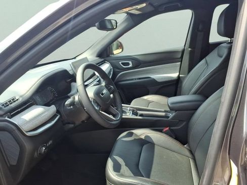 Used 2023 Jeep Compass Latitude AWD/4WD image 14