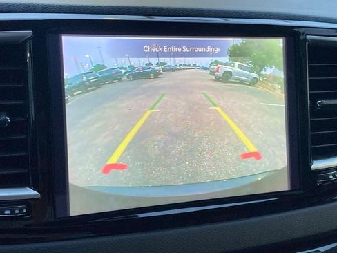Used 2023 Chrysler Pacifica Touring-L FWD image 24
