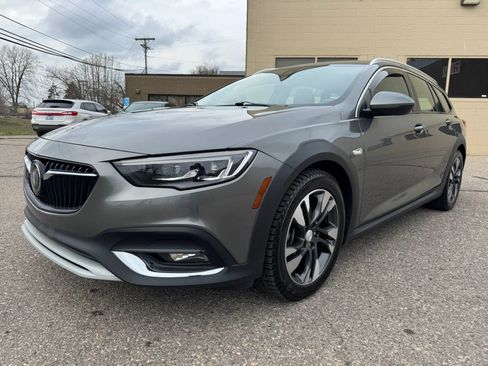 Used 2018 Buick Regal Essence w/ Driver Confidence Package #1 image 3