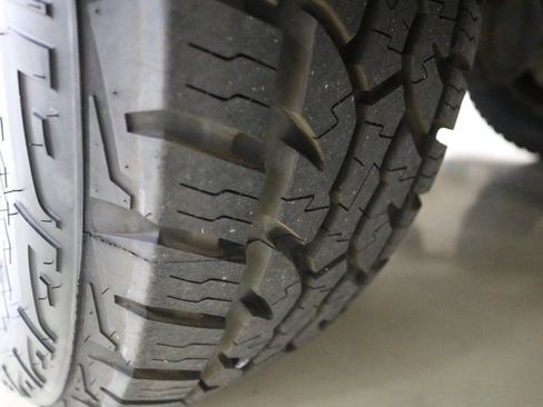 Used 2004 Land Rover Discovery HSE image 11