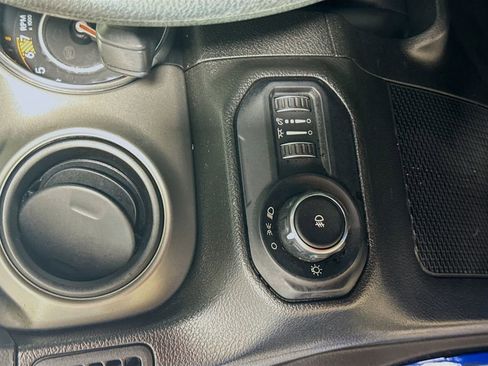Used 2022 Jeep Wrangler Unlimited Sport AWD/4WD image 11