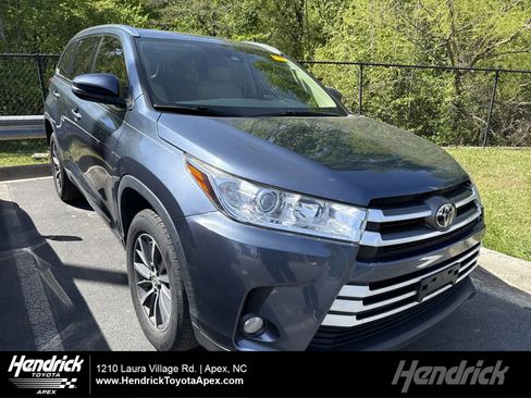 Used 2018 Toyota Highlander XLE image 1
