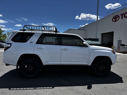 Used 2022 Toyota 4Runner SR5 Premium w/ Moonroof Package AWD/4WD image 6