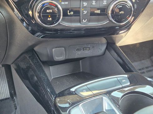 Certified 2025 Chevrolet Trax LT FWD image 26