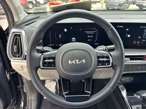 Used 2025 Kia Sorento SX FWD image 14
