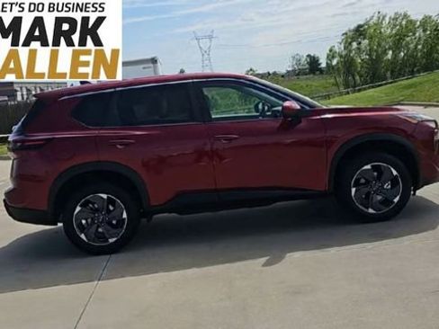 Used 2025 Nissan Rogue SV FWD image 9