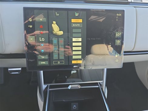 New 2025 Land Rover Range Rover Long Wheelbase SE image 25