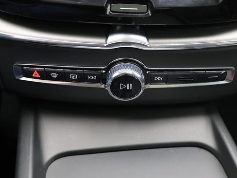 Used 2025 Volvo XC60 B5 Core image 26