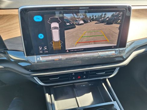 Used 2024 Volkswagen Atlas SE image 21