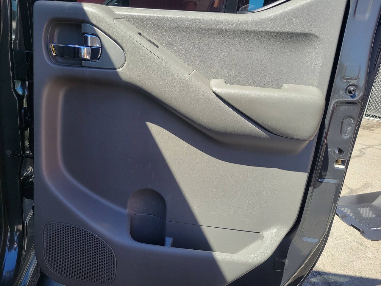Used 2011 Nissan Frontier SV RWD image 32