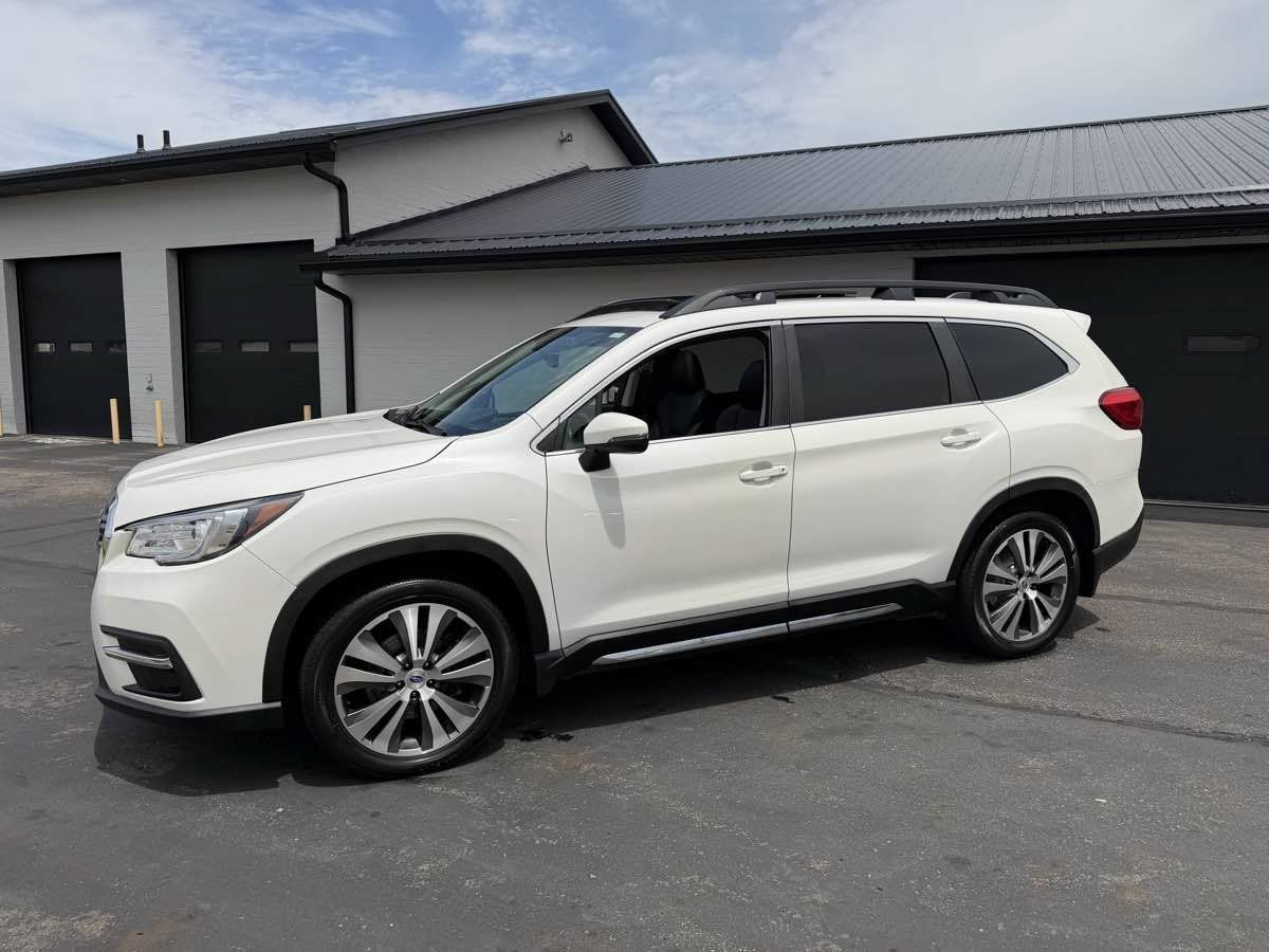 Used 2022 Subaru Ascent Limited w/ Technology Package AWD/4WD image 2