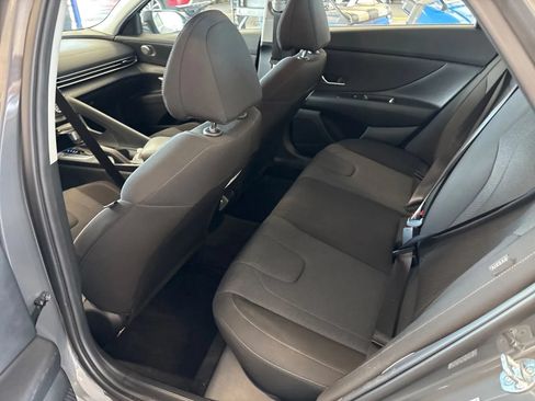 Used 2024 Hyundai Elantra SE FWD image 5