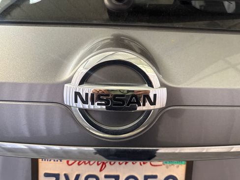Used 2017 Nissan Rogue SV FWD image 11