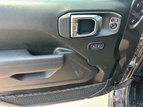 Used 2025 Jeep Gladiator Sport AWD/4WD image 14