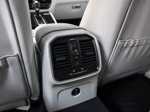 New 2025 Porsche Macan image 40