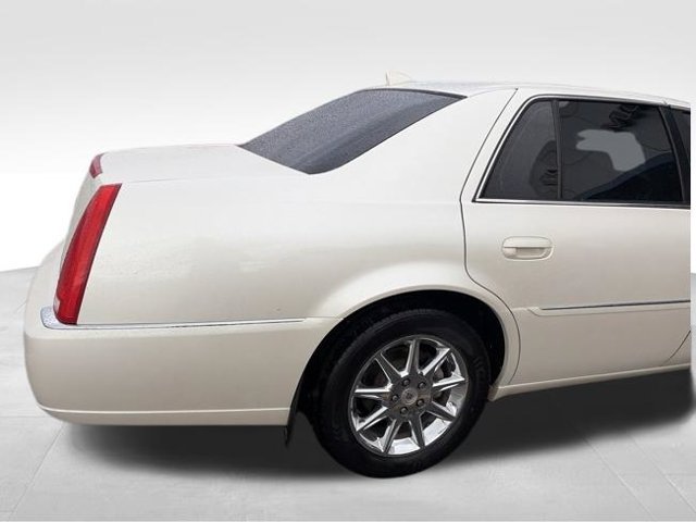 Used 2010 Cadillac DTS Luxury FWD image 11