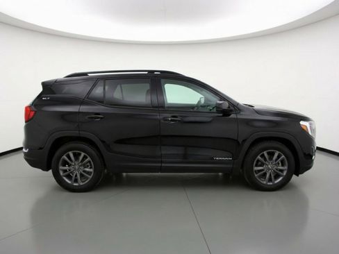 Used 2024 GMC Terrain SLT image 11