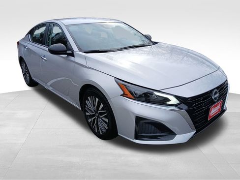 Used 2024 Nissan Altima 2.5 SV image 8