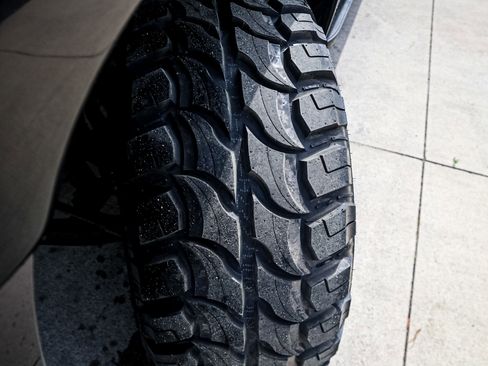 Used 2011 Chevrolet Avalanche LT w/ Regional Value Package image 12