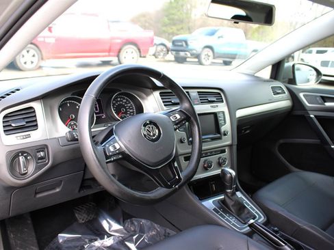 Used 2015 Volkswagen Golf TDI S image 15