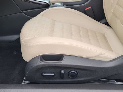 Used 2019 Buick Cascada Premium FWD image 27