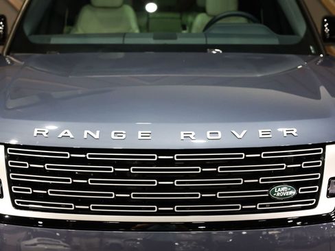 Used 2025 Land Rover Range Rover SE AWD/4WD image 11