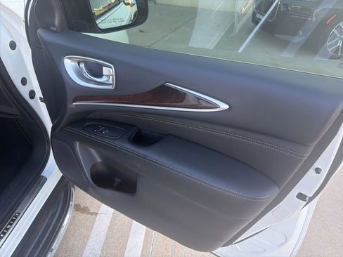 Used 2018 INFINITI QX60 FWD w/ Deluxe Technology Package image 6