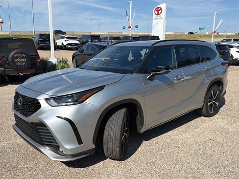 Used 2022 Toyota Highlander XSE FWD image 7