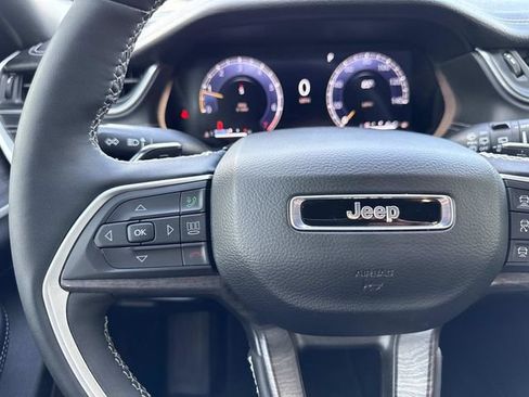 Used 2025 Jeep Grand Cherokee Limited RWD image 15