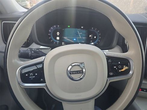 Used 2022 Volvo XC60 B5 Inscription w/ Advanced Package image 13
