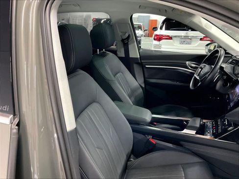 Certified 2024 Audi Q8 e-tron Premium Plus AWD/4WD image 9