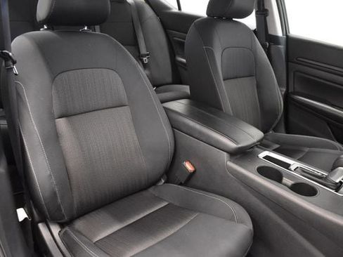 Used 2025 Nissan Altima 2.5 SV FWD image 6