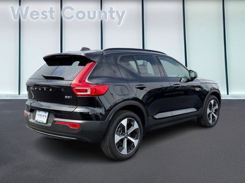Certified 2025 Volvo XC40 B5 Plus AWD/4WD image 4