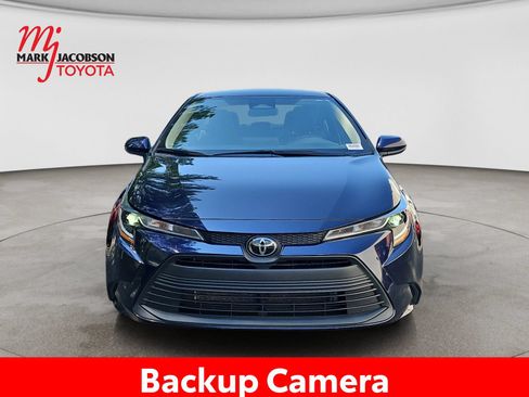 Used 2024 Toyota Corolla LE FWD image 3