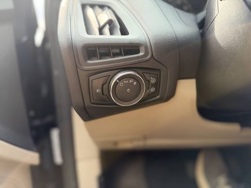 Used 2012 Ford Focus SE FWD image 20